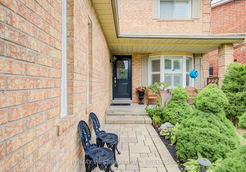 8-ballycastle-crescent-brampton-ontario-w13661204