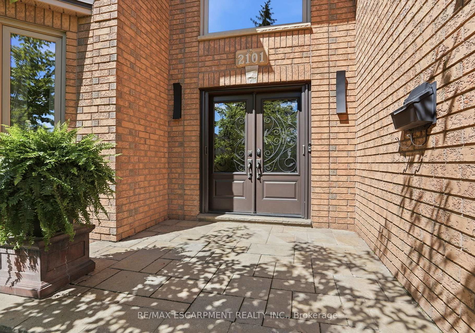 2101-westoak-trails-boulevard-oakville-ontario-w13661636