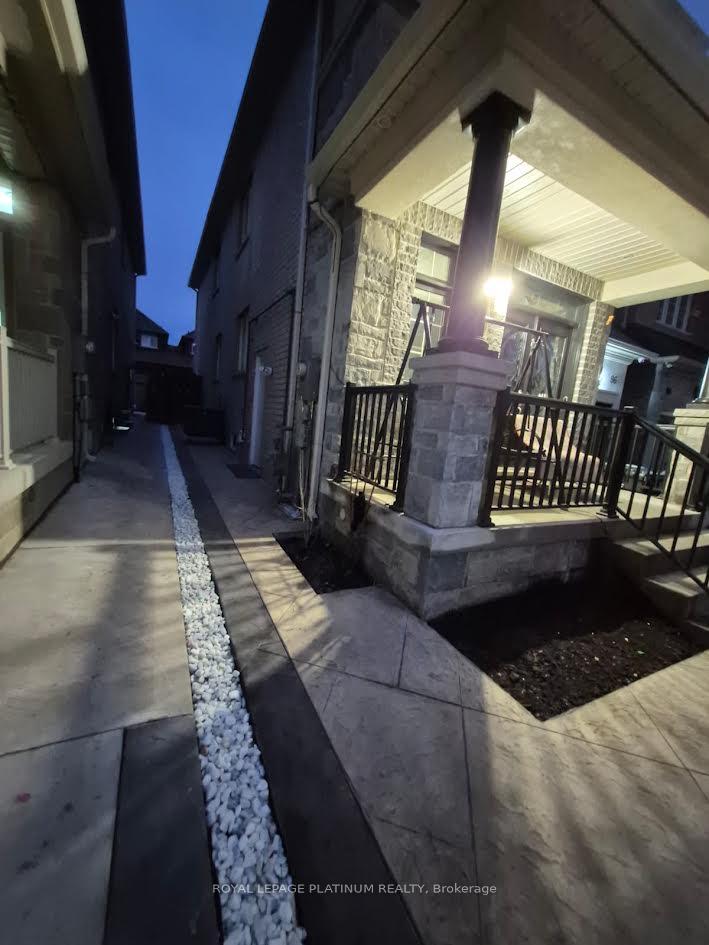 86-villadowns-trail-brampton-ontario-w13661704