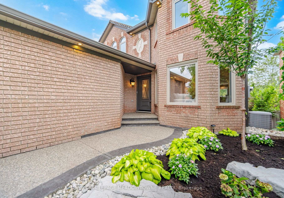 6878-summer-heights-drive-mississauga-ontario-w13661790