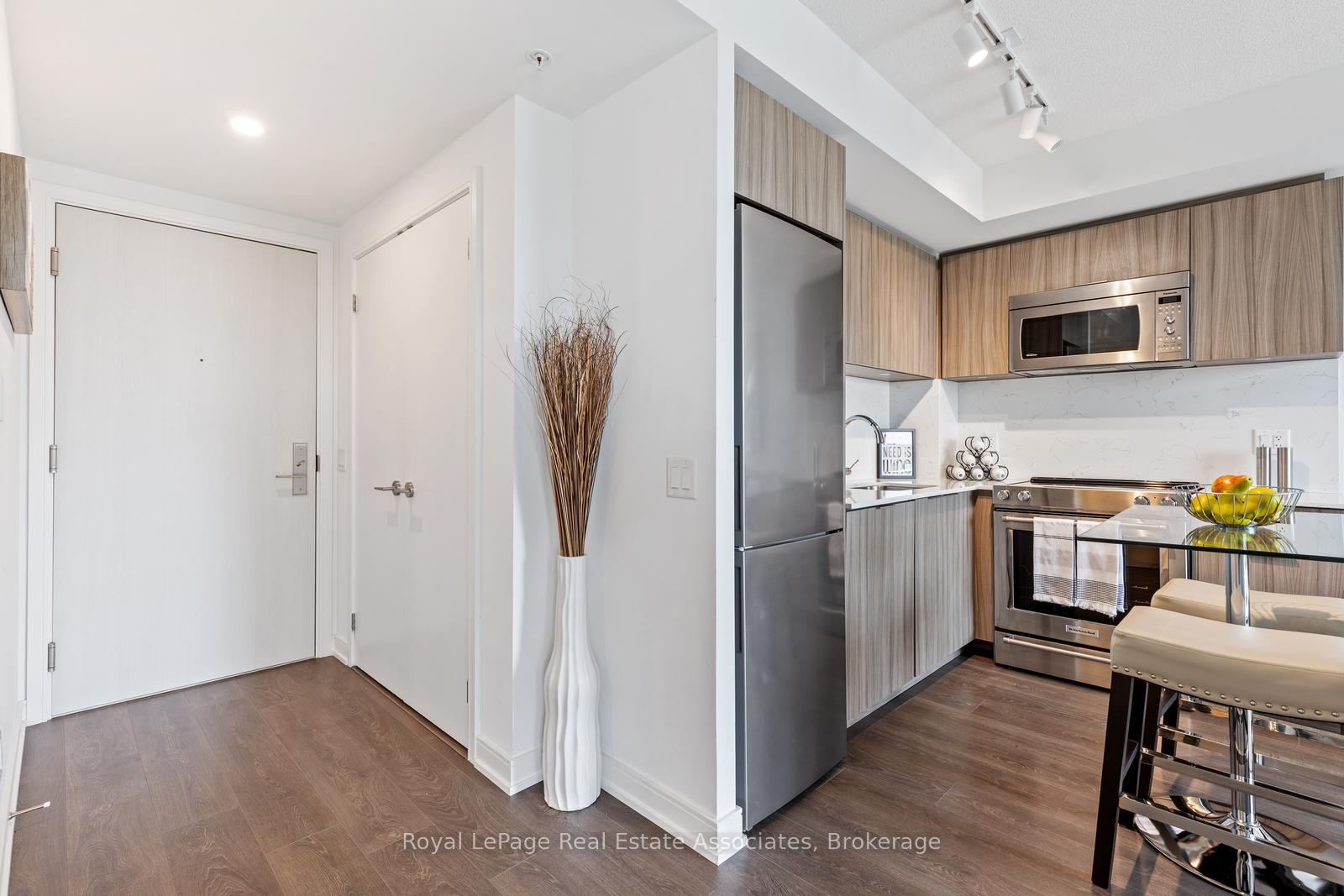 30-samuel-wood-way-toronto-etobicoke-ontario-w13662422