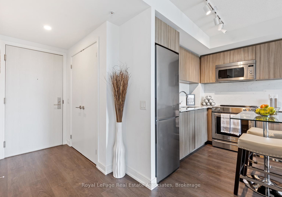 30-samuel-wood-way-toronto-etobicoke-ontario-w13662422