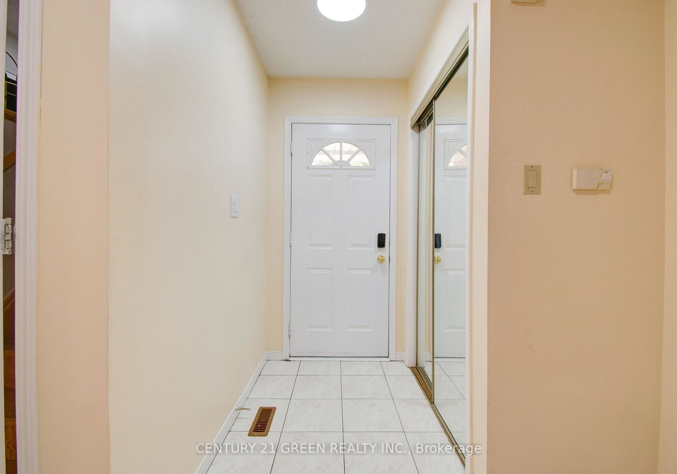 1-candy-crescent-brampton-ontario-w13662534