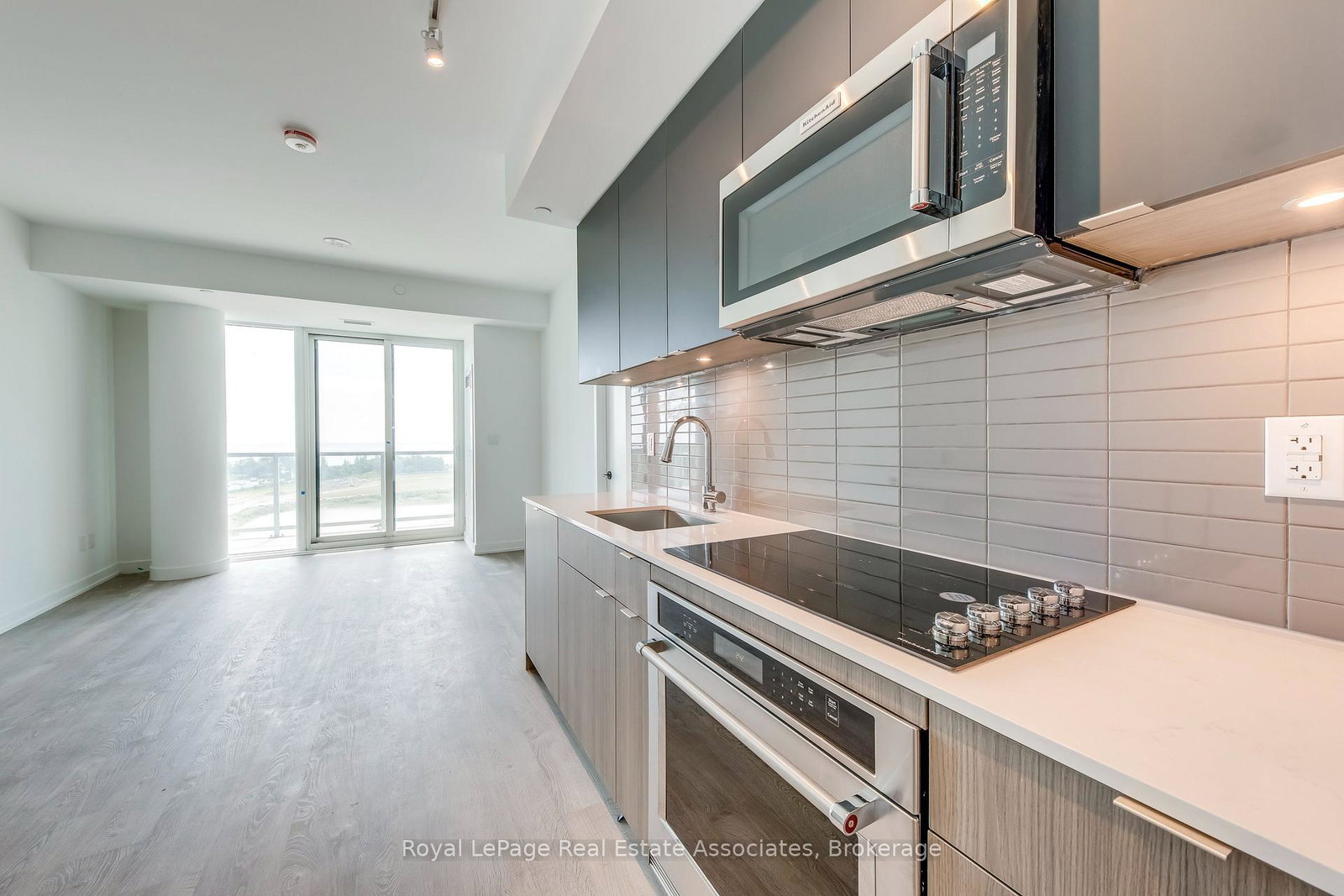 220-missinnihe-way-mississauga-ontario-w13663248
