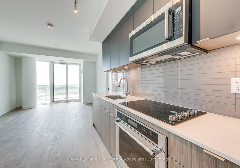 220-missinnihe-way-mississauga-ontario-w13663248