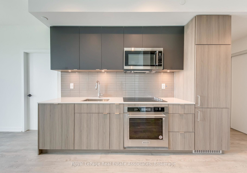 220-missinnihe-way-mississauga-ontario-w13663248