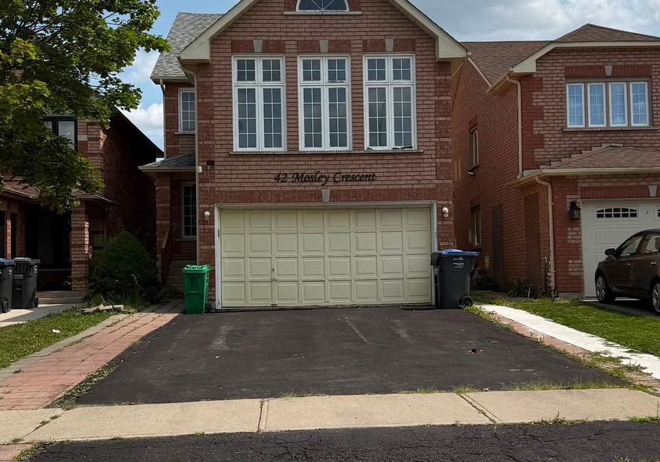 42-mosley-crescent-brampton-ontario-w13663702
