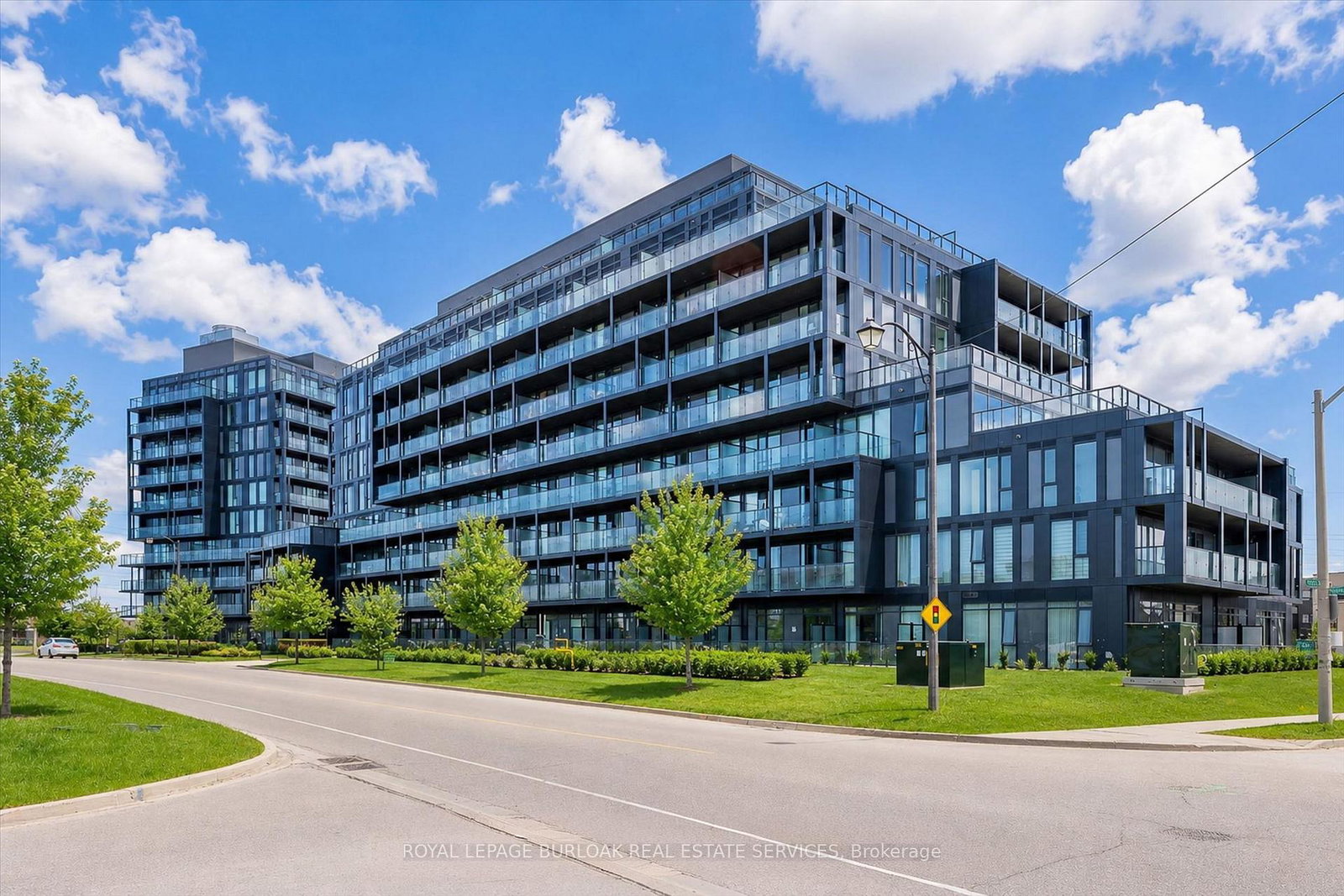 3200-dakota-common-burlington-ontario-w13663854