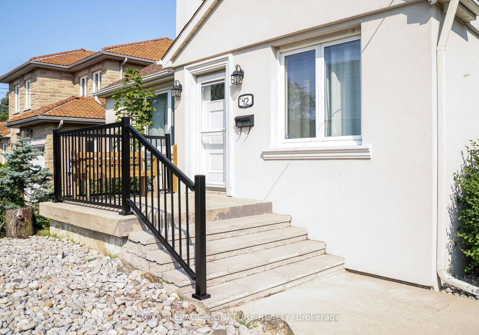 42-kingsview-boulevard-toronto-etobicoke-ontario-w13663912