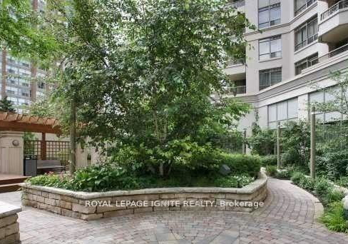 310-burnhamthorpe-road-w-mississauga-ontario-w13664316