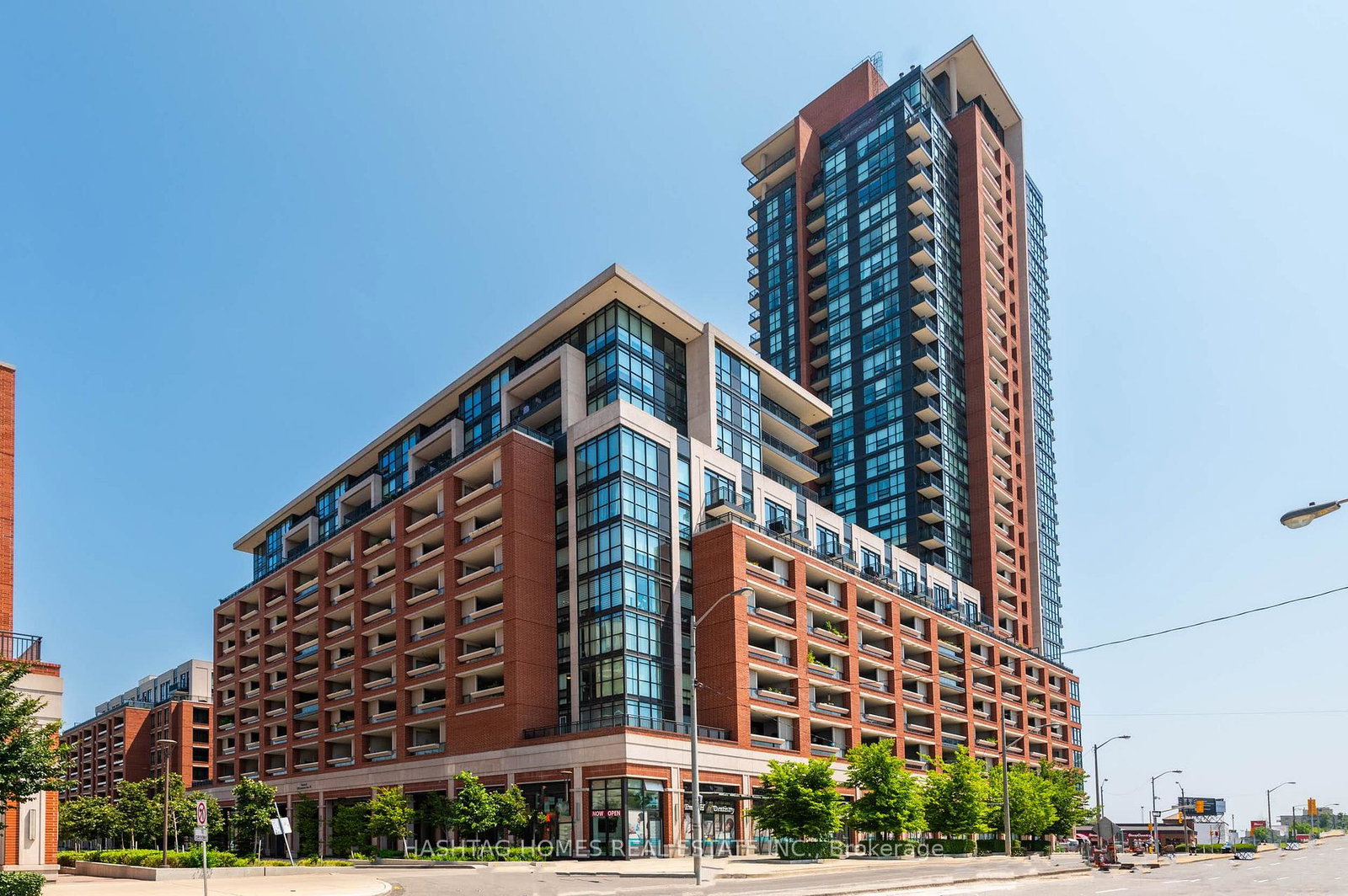830-lawrence-avenue-w-toronto-north-york-ontario-w13664672