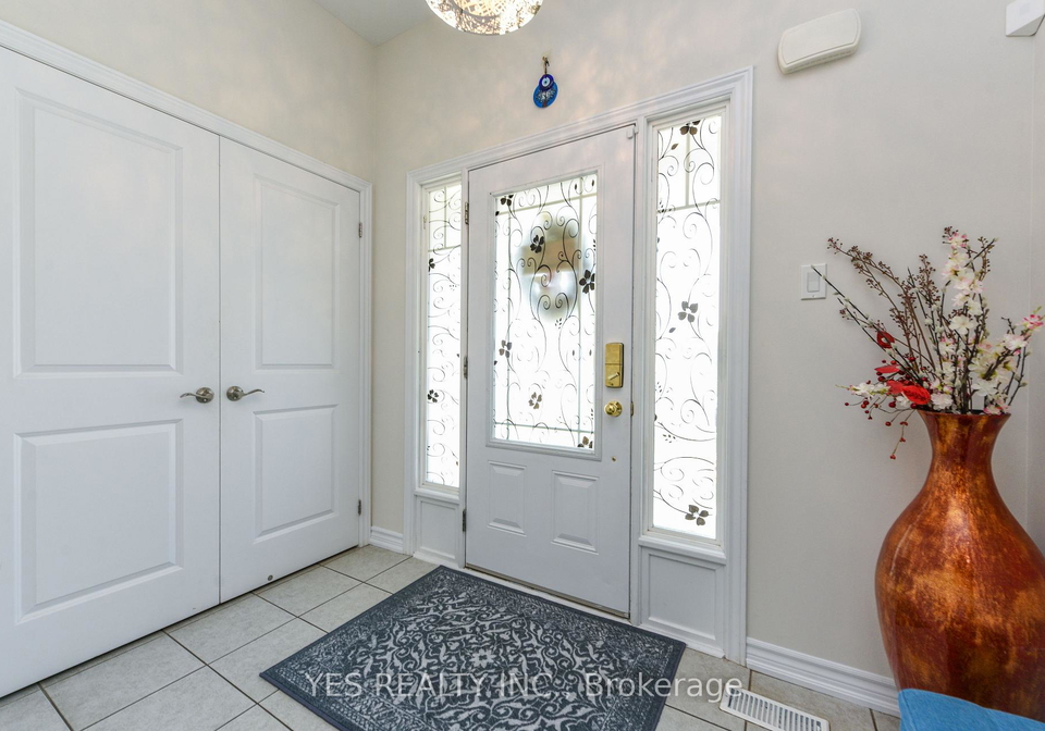 10-masken-circle-brampton-ontario-w13665360