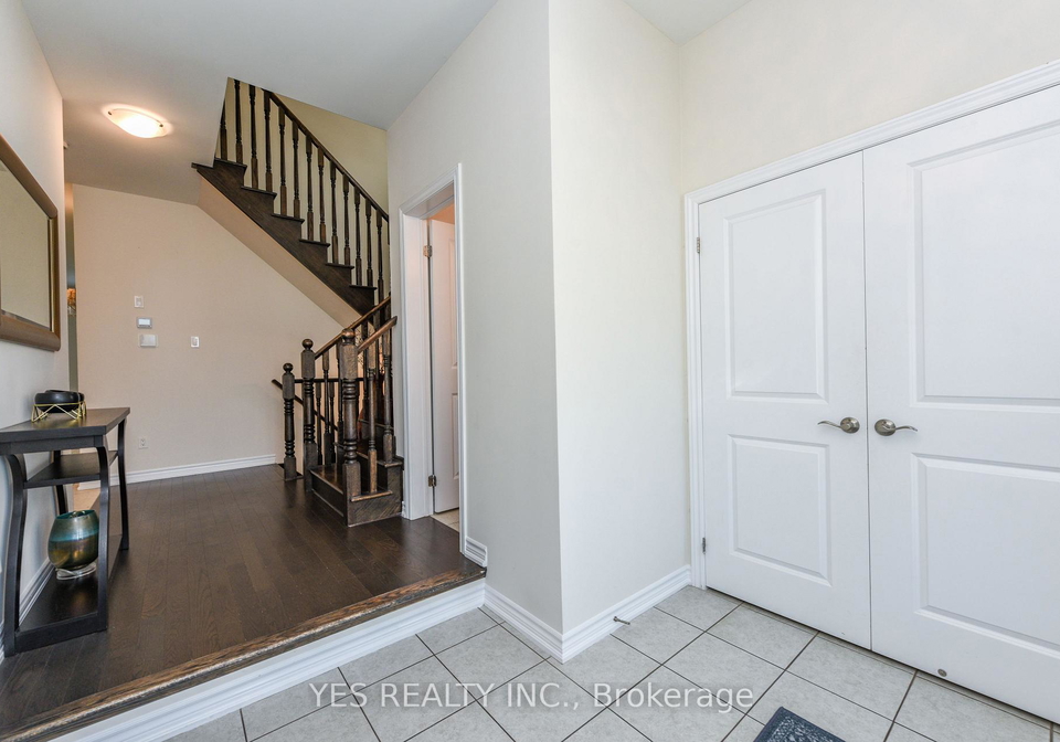 10-masken-circle-brampton-ontario-w13665360