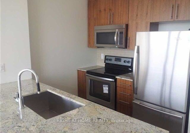 4099-brickstone-mews-parkway-mississauga-ontario-w13665436