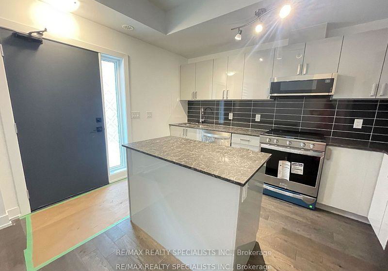 1095-douglas-mccurdy-comm-mississauga-ontario-w13665588