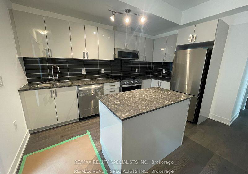 1095-douglas-mccurdy-comm-mississauga-ontario-w13665588