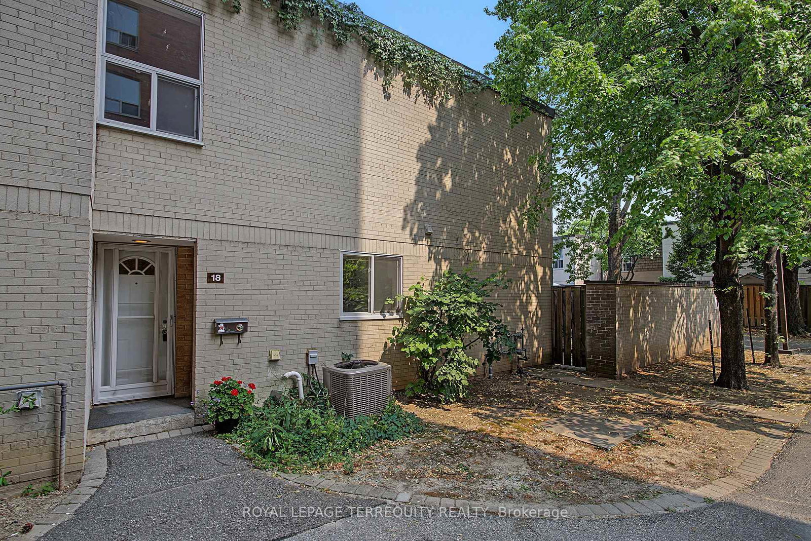 11-four-winds-drive-toronto-york-ontario-w13665638