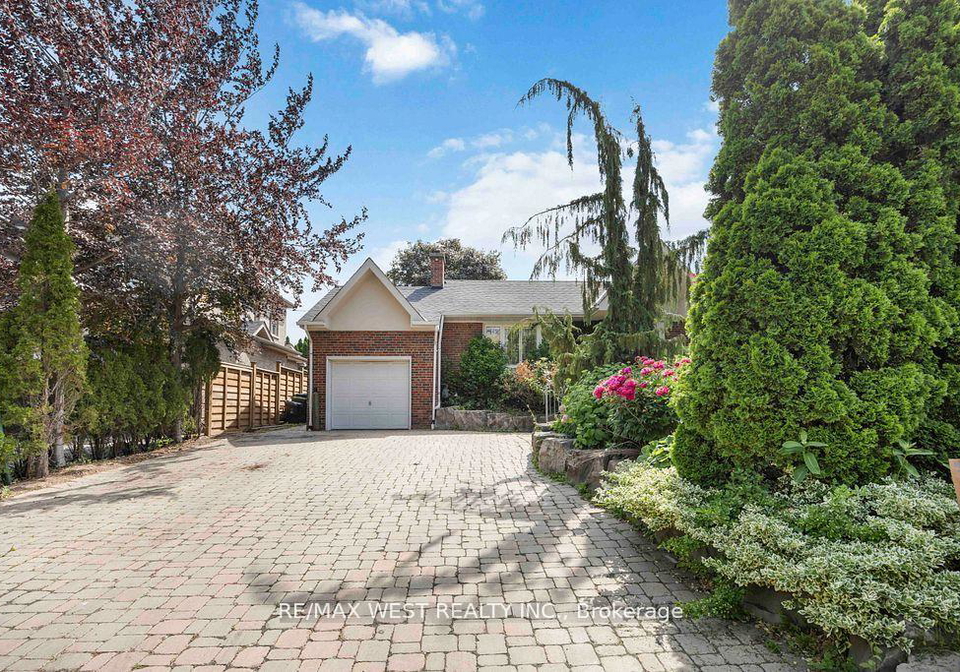 11-duval-drive-toronto-north-york-ontario-w13665808