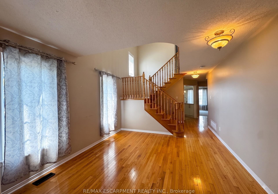 56-peachleaf-crescent-brampton-ontario-w13665912
