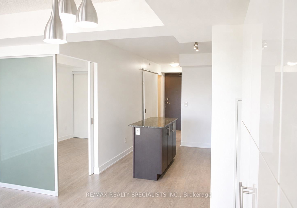 11-superior-avenue-toronto-etobicoke-ontario-w13666384