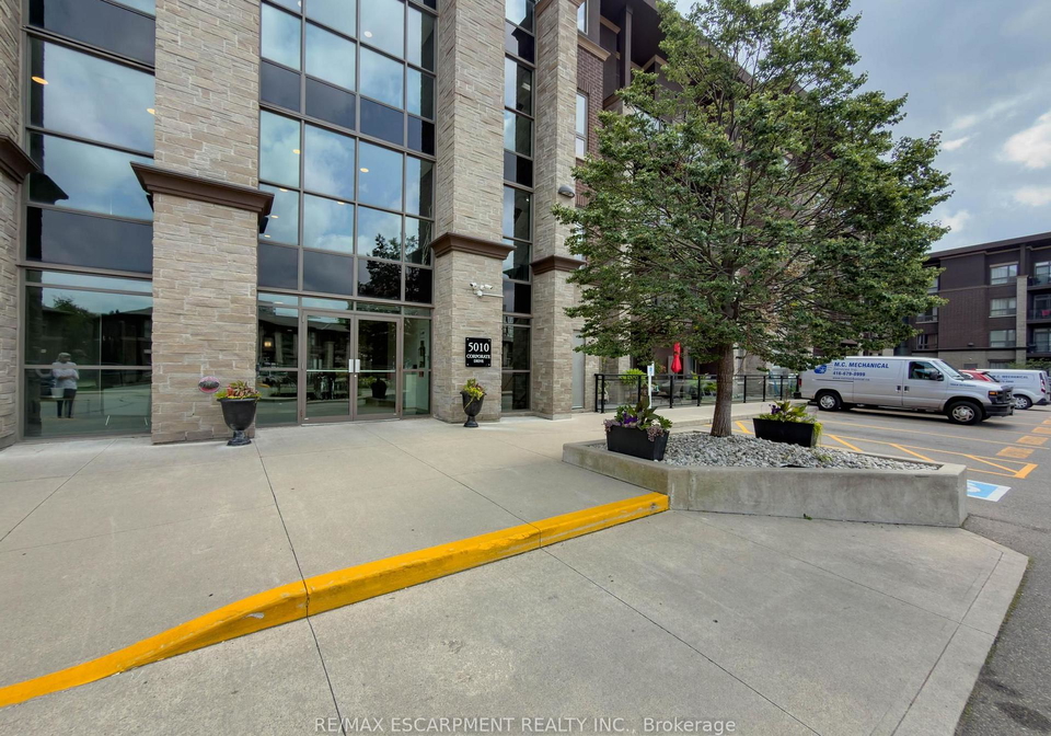 5010-corporate-drive-burlington-ontario-w13666394