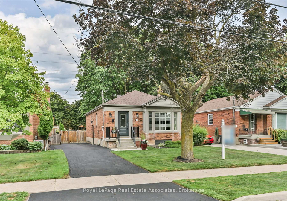 41-ashbourne-drive-toronto-etobicoke-ontario-w13666496