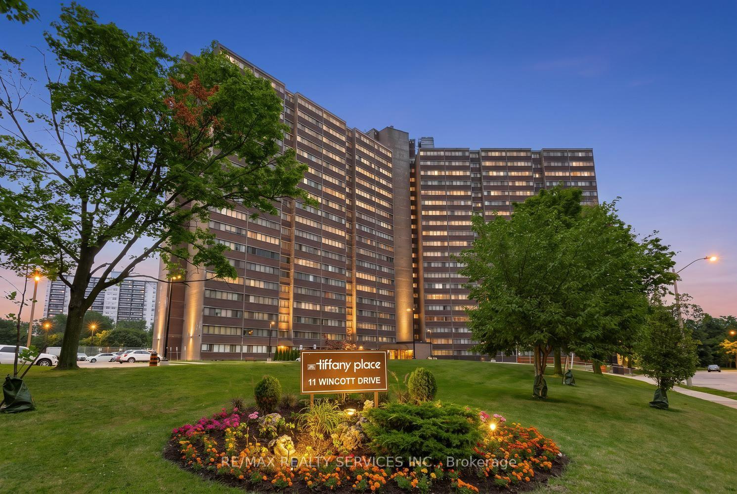 wincott-drive-toronto-etobicoke-ontario-w13666648
