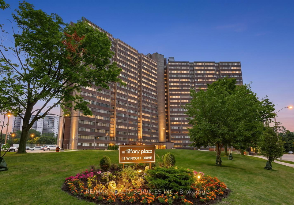 wincott-drive-toronto-etobicoke-ontario-w13666648