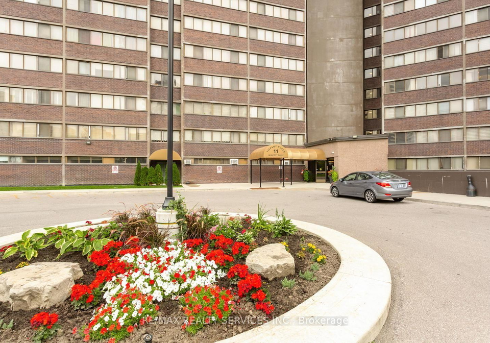 wincott-drive-toronto-etobicoke-ontario-w13666648