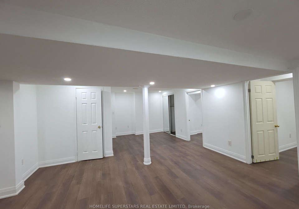5-big-moe-crescent-brampton-ontario-w13667070