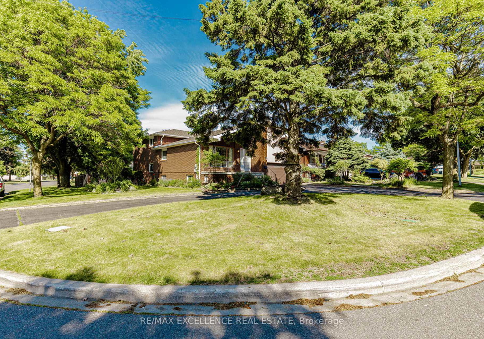 15-maidstone-crescent-brampton-ontario-w13667132