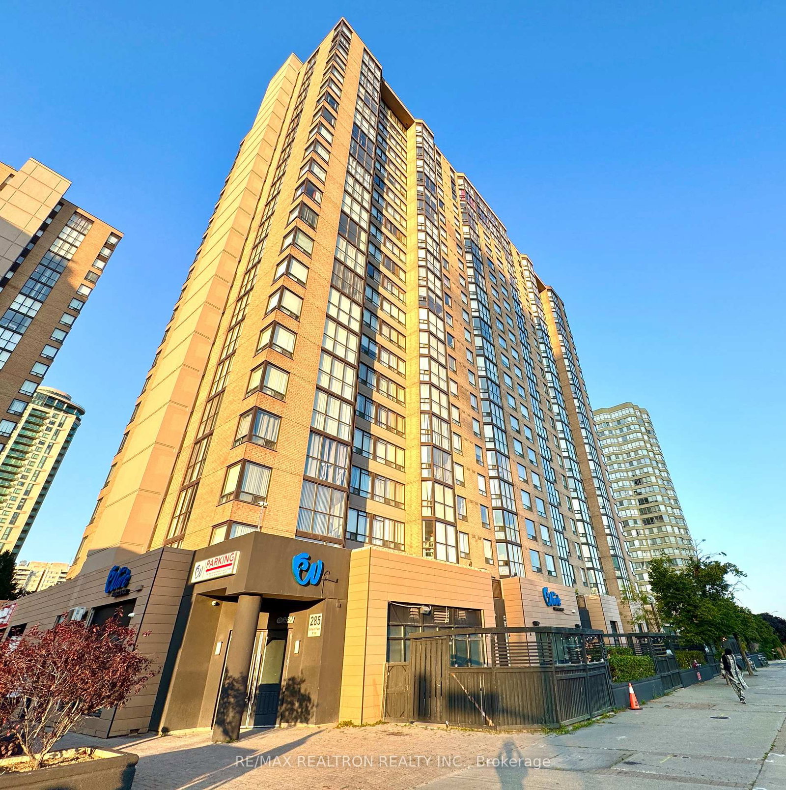 285-enfield-place-mississauga-ontario-w13667236