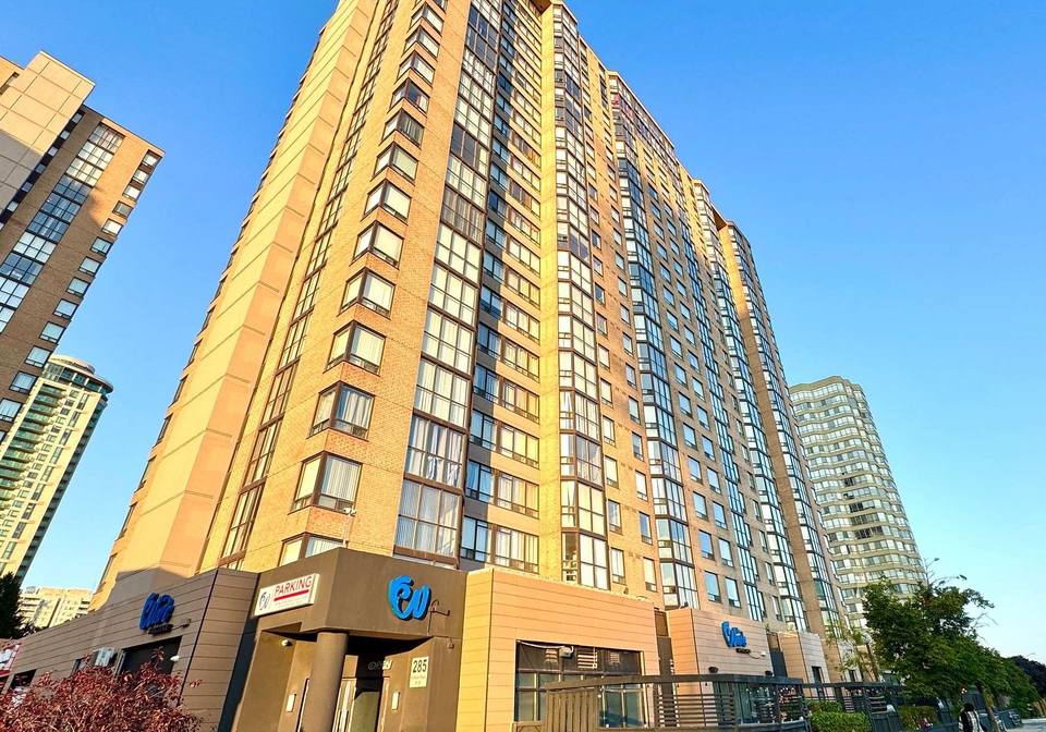 285-enfield-place-mississauga-ontario-w13667236