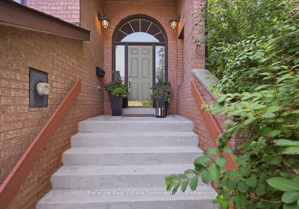 1100-queens-avenue-oakville-ontario-w13667470