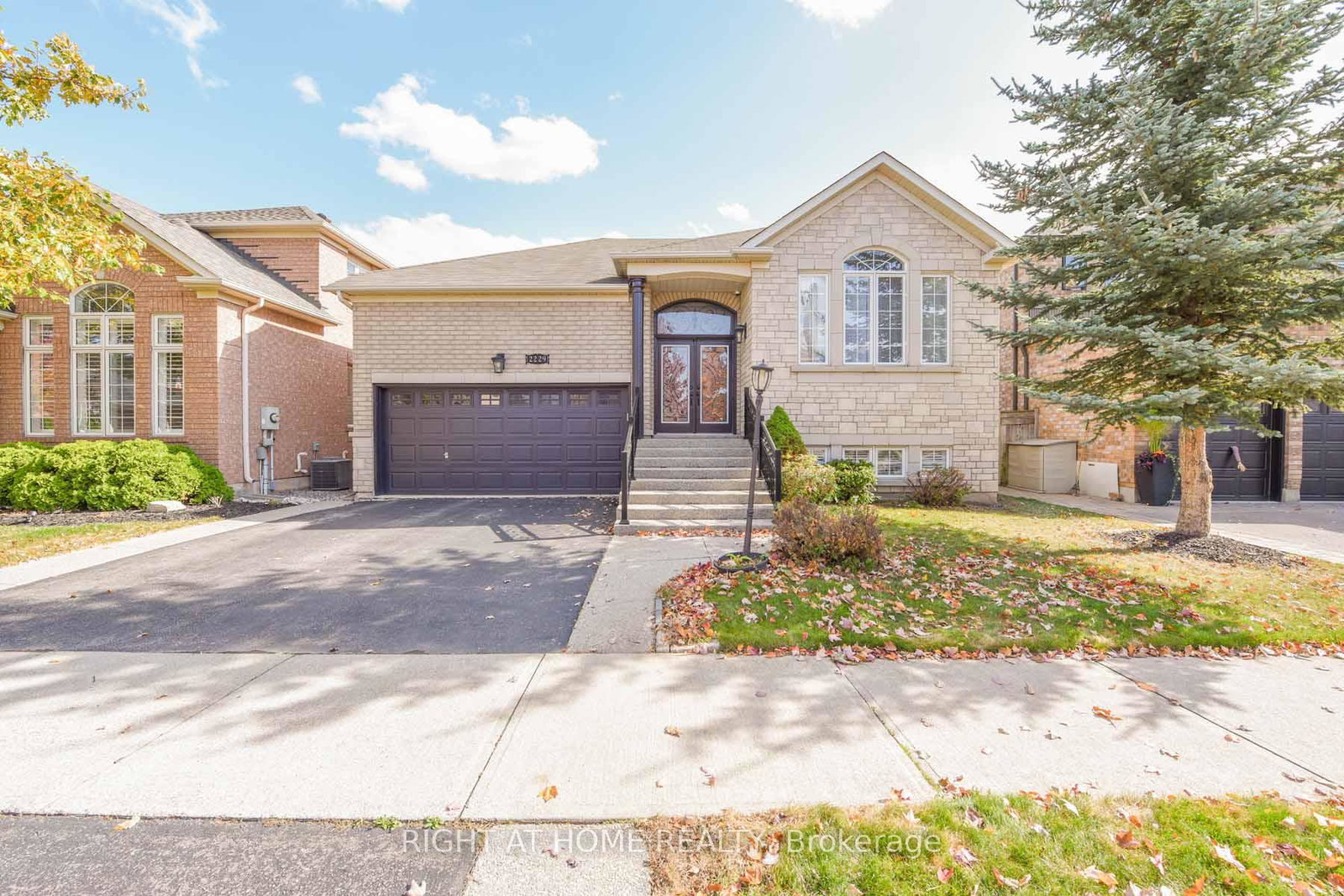 2229-glazebrook-circle-oakville-ontario-w13667546
