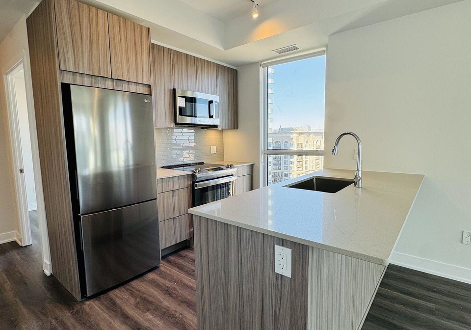 4130-parkside-village-drive-mississauga-ontario-w13667662