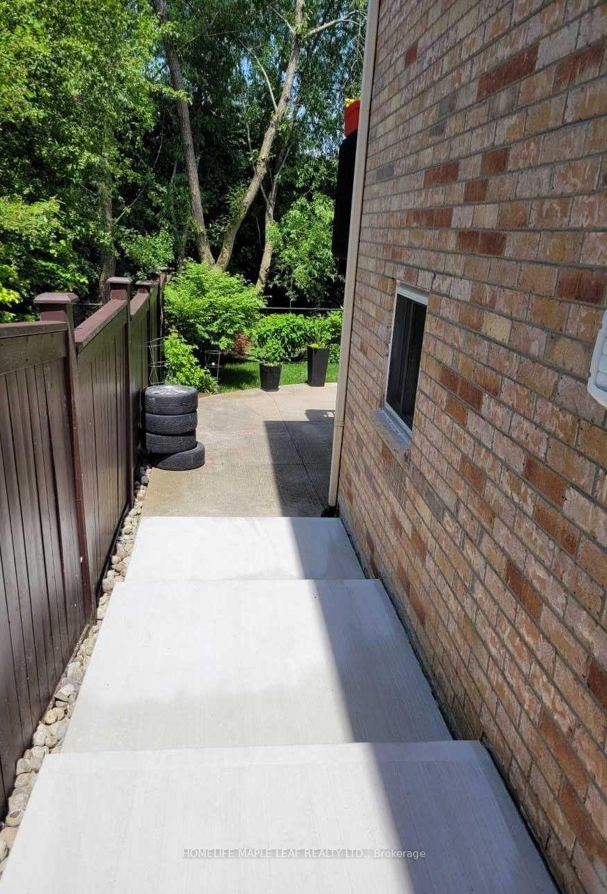 19-freshspring-drive-brampton-ontario-w13667666