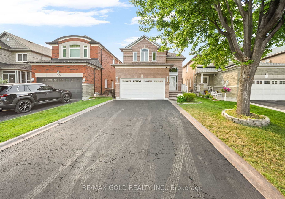 21-pacific-wind-crescent-brampton-ontario-w13667884