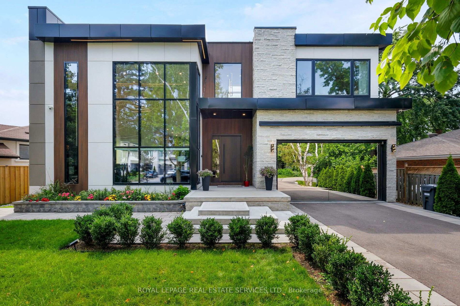 564-stonecliffe-road-oakville-ontario-w13668526
