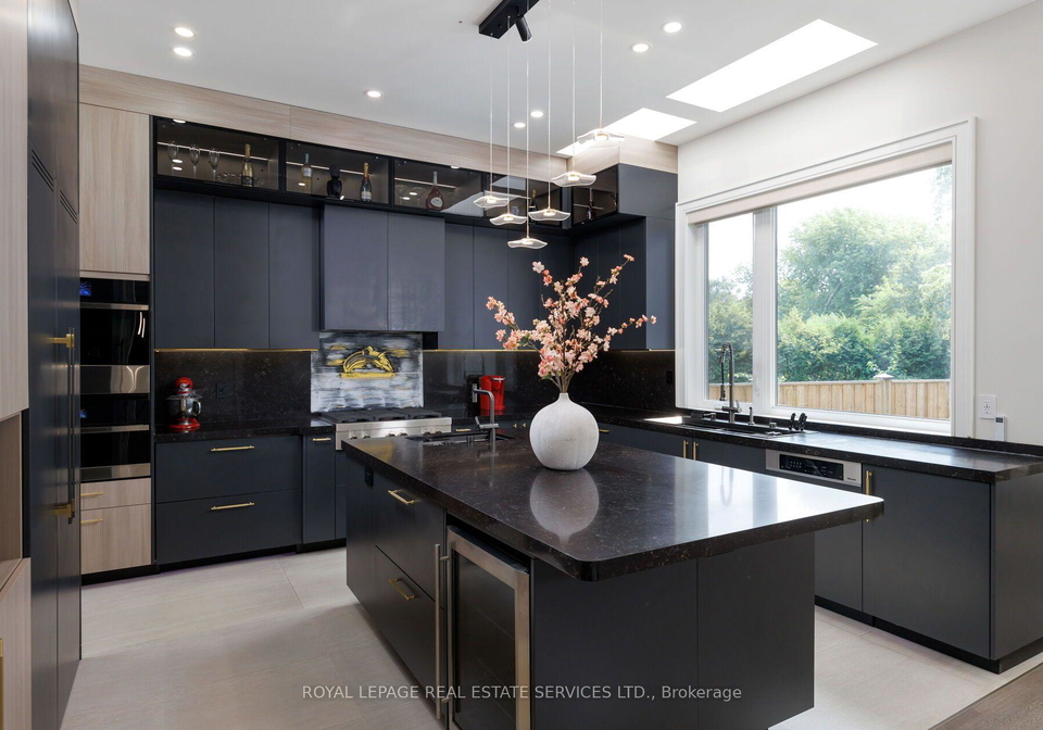 564-stonecliffe-road-oakville-ontario-w13668526