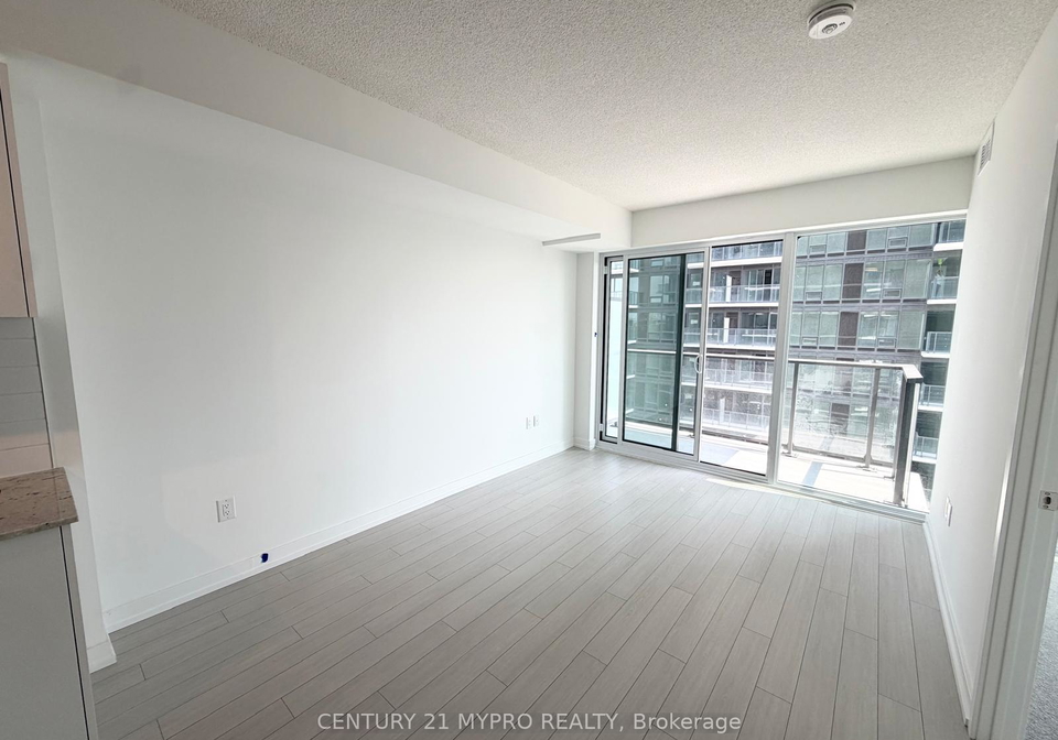 4010-eglinton-avenue-w-toronto-etobicoke-ontario-w13668586