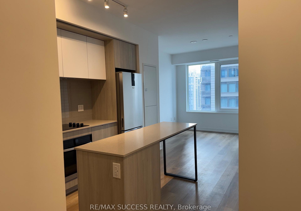 395-square-one-drive-mississauga-ontario-w13669636