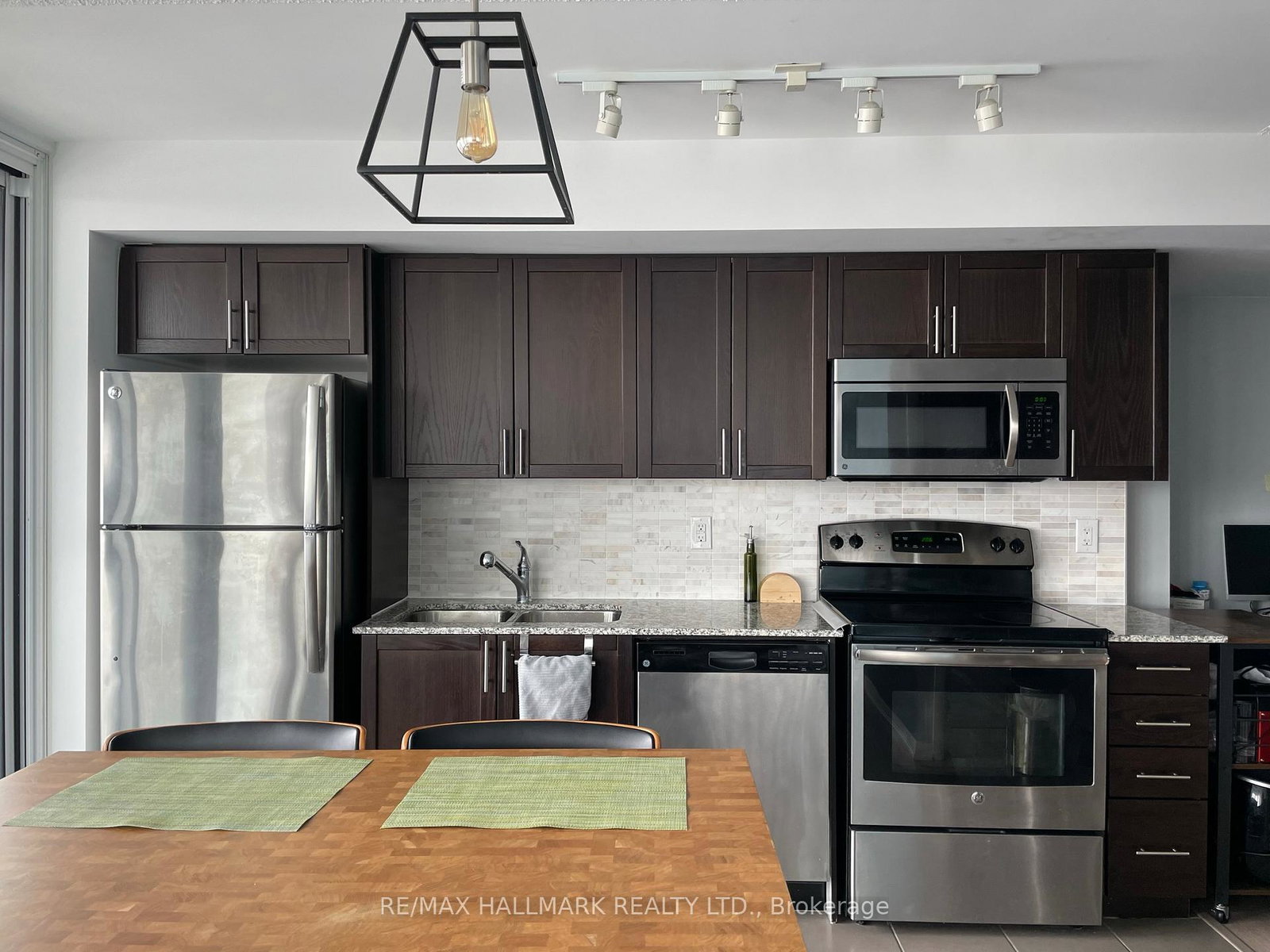 830-lawrence-avenue-w-toronto-north-york-ontario-w13669898