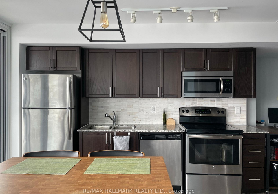 830-lawrence-avenue-w-toronto-north-york-ontario-w13669898