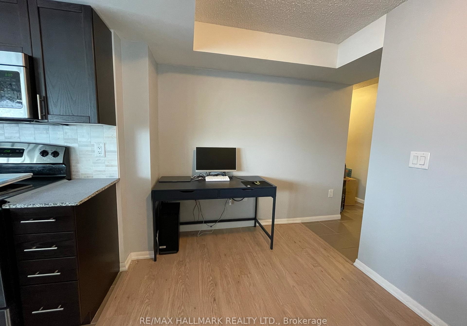830-lawrence-avenue-w-toronto-north-york-ontario-w13669898