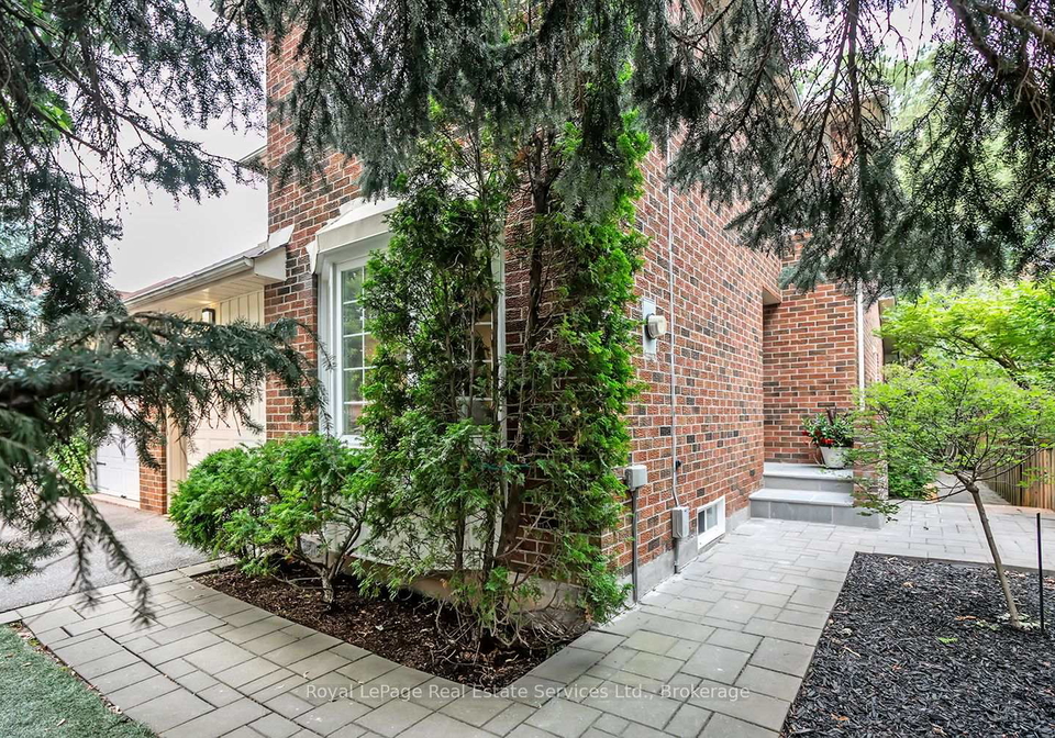 1194-potters-wheel-crescent-oakville-ontario-w13670228