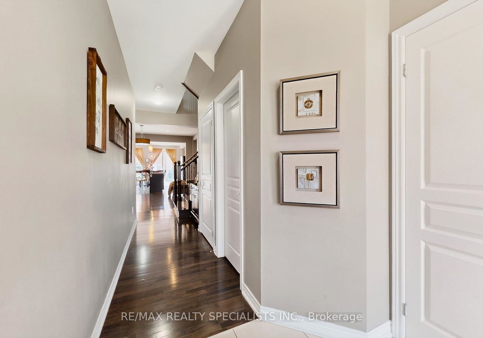 30-pendulum-circle-brampton-ontario-w13670538