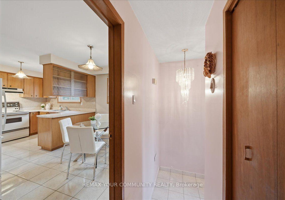 9-hisey-crescent-toronto-york-ontario-w13670792