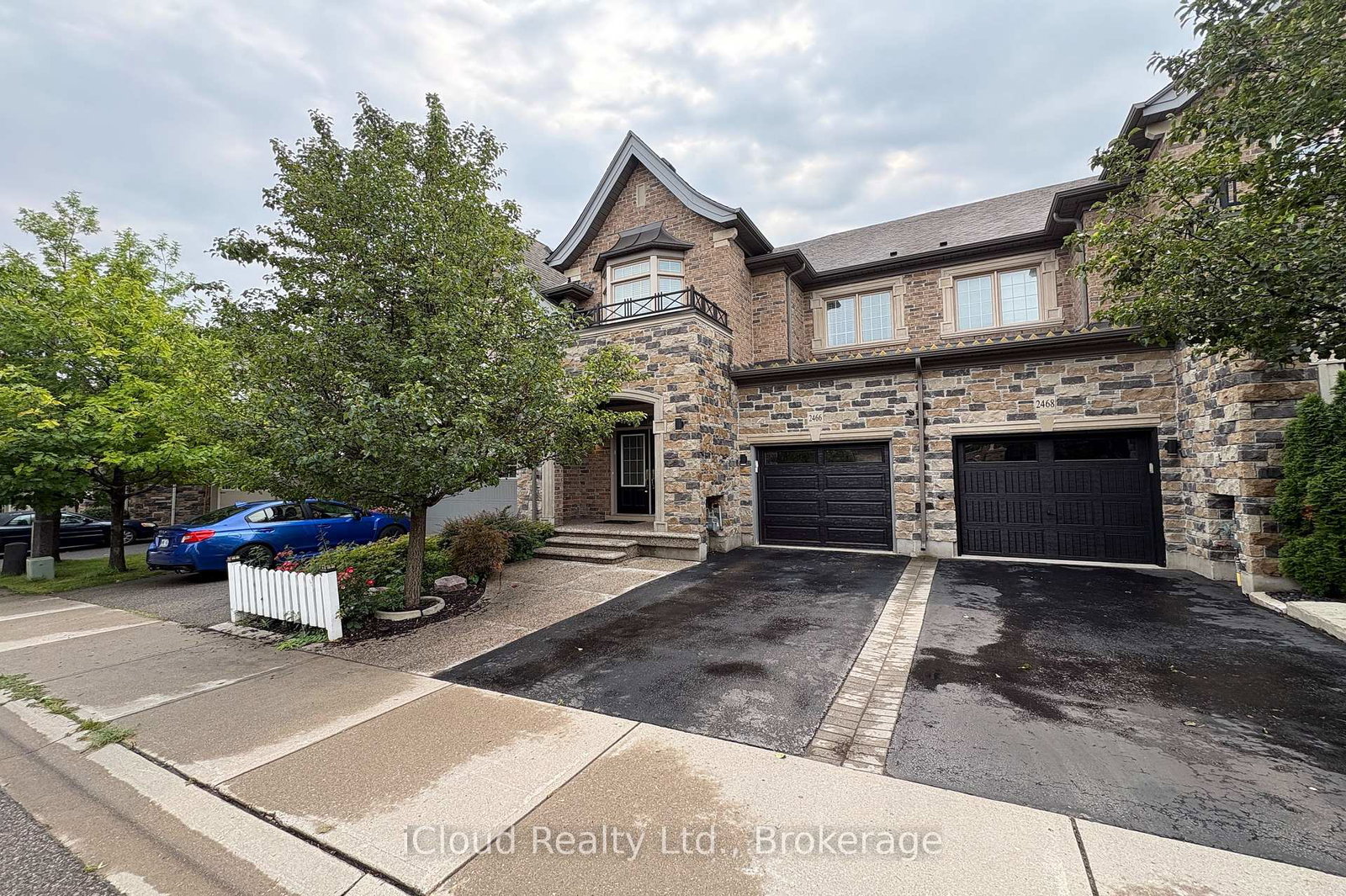 2466-village-common-oakville-ontario-w13670834