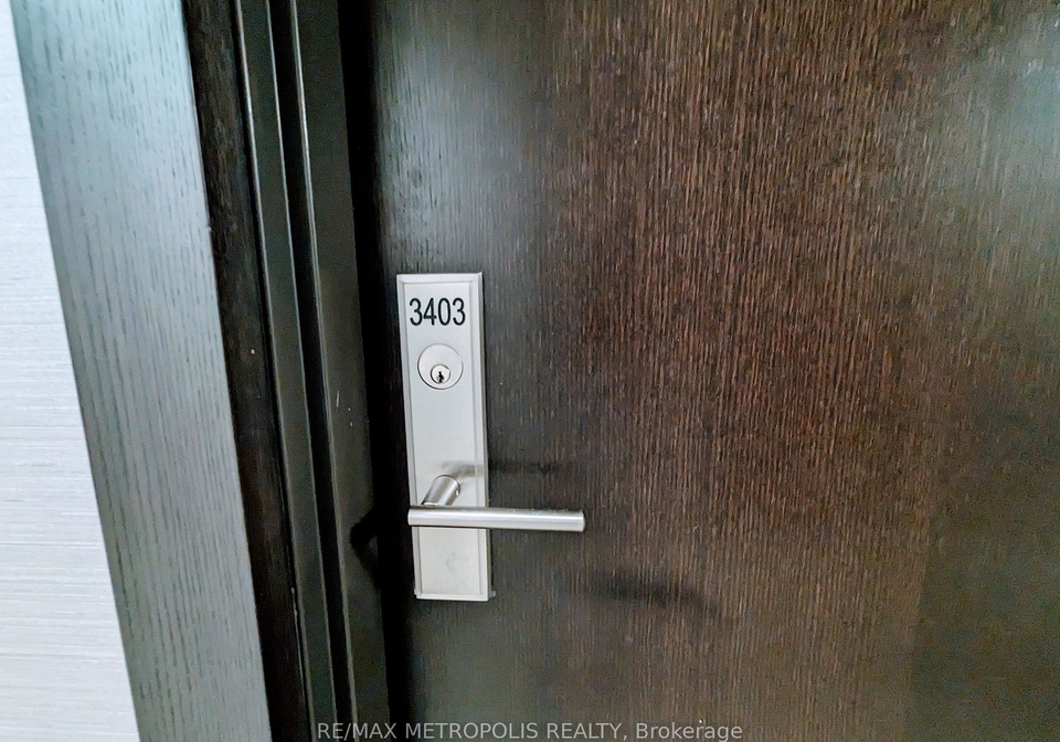 8-nahani-way-mississauga-ontario-w13671460